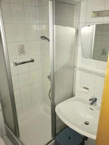 A bathroom at Appartements Futtertrögl
