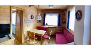 A seating area at Appartements Futtertrögl