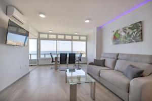 TV a/nebo společenská místnost v ubytování Fantanstico apartamento sobre el mar