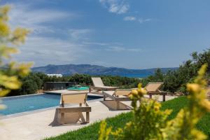 Piscina a Agarathos Traditional Rooms with Pool o a prop