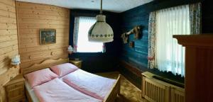 A bed or beds in a room at Appartements Futtertrögl