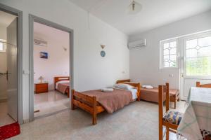 Postel nebo postele na pokoji v ubytování Hotel Ikaros + 37 fotografií