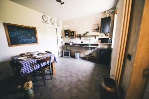 Kuchyň nebo kuchyňský kout v ubytování Fuoricittà