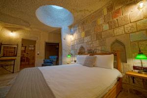 Postel nebo postele na pokoji v ubytování Design Cave Hotel