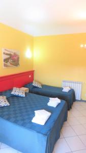 Postel nebo postele na pokoji v ubytování Fanti Rooms