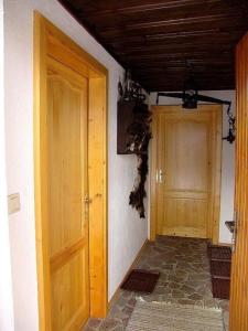 a hallway with a wooden door and a room with a floor at FELBER Hüttn in Patergassen