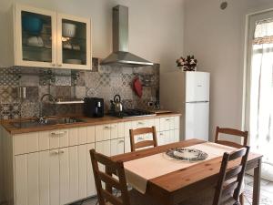 Kuchyňa alebo kuchynka v ubytovaní Casa vacanze Borgo marinaro