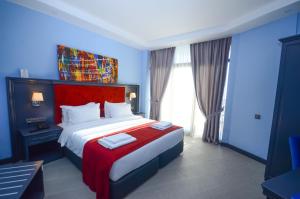 Postel nebo postele na pokoji v ubytování Batumi Palm Hotel