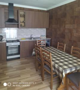 A kitchen or kitchenette at Kamara Guest House