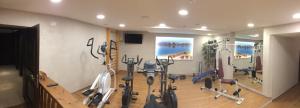 Posilňovňa alebo fitness centrum v ubytovaní Parkhotel Seefeld