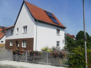 a white house with a red roof at Manfred Aepkers in Borgentreich