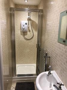 a bathroom with a shower and a sink at AB - Top floor 2 bed modern town centre apartment with parking for one vehicle in Stratford-upon-Avon
