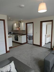 Η κουζίνα ή μικρή κουζίνα στο 2 Wood Yard Cottages, Red Mayes Farm +6 φωτογραφίες