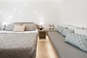 Ein Bett oder Betten in einem Zimmer der Unterkunft Amara Suites Santorini