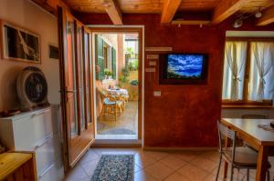 A television and/or entertainment centre at Casetta alla Corte
