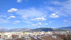 A general mountain view or a mountain view taken from Az apartmant