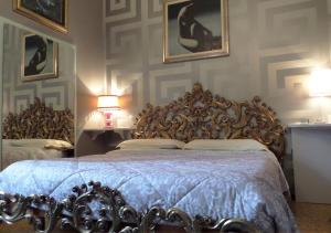 a bedroom with a large bed with a blue bedspread at La Finestra sul Fiume in Fossombrone