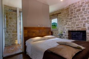 En eller flere senge i et værelse på Palazzo Serre - Natura & Piscina