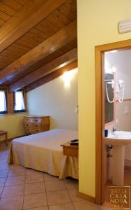 Postel nebo postele na pokoji v ubytování Hotel Casanova + 37 fotografií