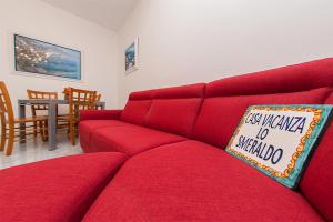 A seating area at Lo Smeraldo Private Pool Villa Ravello by ElodeaGroup