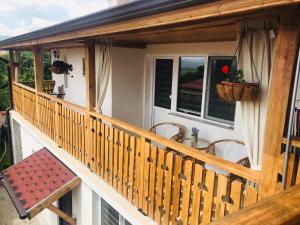 A balcony or terrace at Guest house Grahlyov