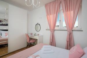 Ένα ή περισσότερα κρεβάτια σε δωμάτιο στο HOLIDAY HOME VENTUM +44 φωτογραφίες