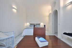 A bed or beds in a room at Villa Gelsomina