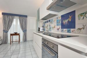 A kitchen or kitchenette at Villa Gelsomina