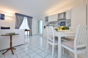 A kitchen or kitchenette at Villa Gelsomina