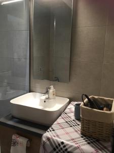 een badkamer met een wastafel en een spiegel bij Sofie's Choice Mytilini in Mytilini