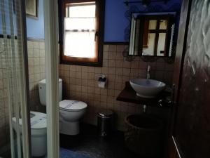 A bathroom at Apartamentos Samelar