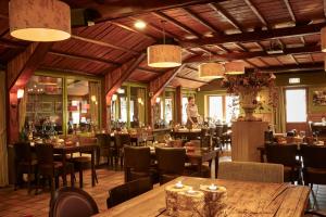 Restaurace v ubytování Chalet Descansar op de Veluwe