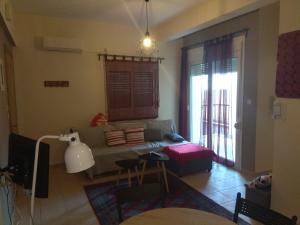 Zona de estar de George's Apartment in Volos area