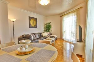 Posezení v ubytování Apartment Gala with balcony and private parking