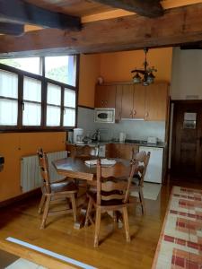 Η κουζίνα ή μικρή κουζίνα στο Apartamentos Samelar