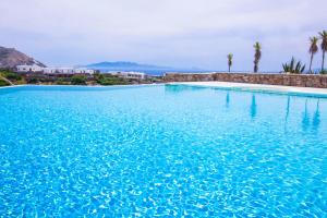 Bazén v ubytování Cavo Blue Villas nebo v jeho okolí