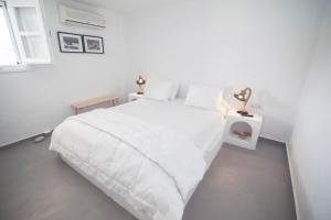 Postel nebo postele na pokoji v ubytování Cavo Blue Villas