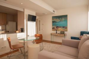 Posezení v ubytování Saldanha Executive Apartment by The Portuguese Butler