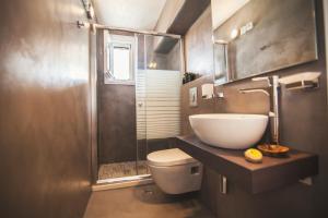 Koupelna v ubytování Cavo Blue Villas
