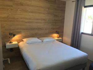 Ένα ή περισσότερα κρεβάτια σε δωμάτιο στο Villa entre Mer et Montagne... +21 φωτογραφίες