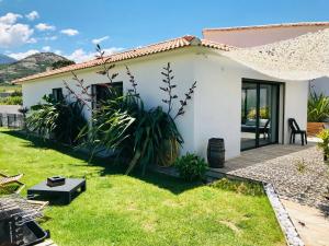 Κήπος έξω από το Villa entre Mer et Montagne...