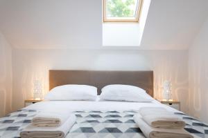 Posteľ alebo postele v izbe v ubytovaní Apartmani Mursa
