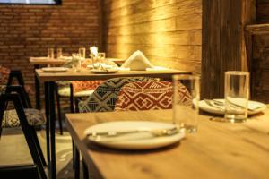 Restoran või mõni muu söögikoht majutusasutuses Borjomi UnderWood