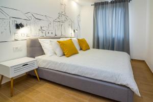 FK Apartments客房内的一张或多张床位