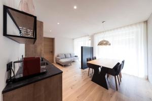 Televízia a/alebo spoločenská miestnosť v ubytovaní SOFTALPIN Garden Suites