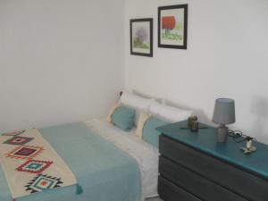 Кровать или кровати в номере Kamari Guesthouse
