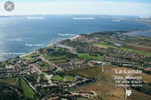 an aerial view of a city next to the ocean at Studio rénové balcon ensoleillé et calme in La Londe-les-Maures