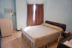 Postel nebo postele na pokoji v ubytování Crowne Garden Hotel