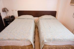 Postel nebo postele na pokoji v ubytování Crowne Garden Hotel
