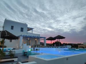 Bazén v ubytovaní Santoxenia luxury villa alebo v jeho blízkosti